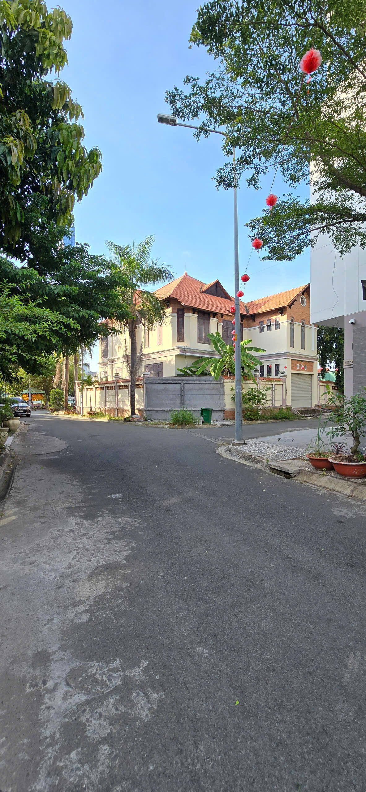 Siêu Biệt Thự Góc 3 Mặt Tiền Ngay Trần Não trực diện sông Sài Gòn view Landmark 81 DT 20x30m (600m)