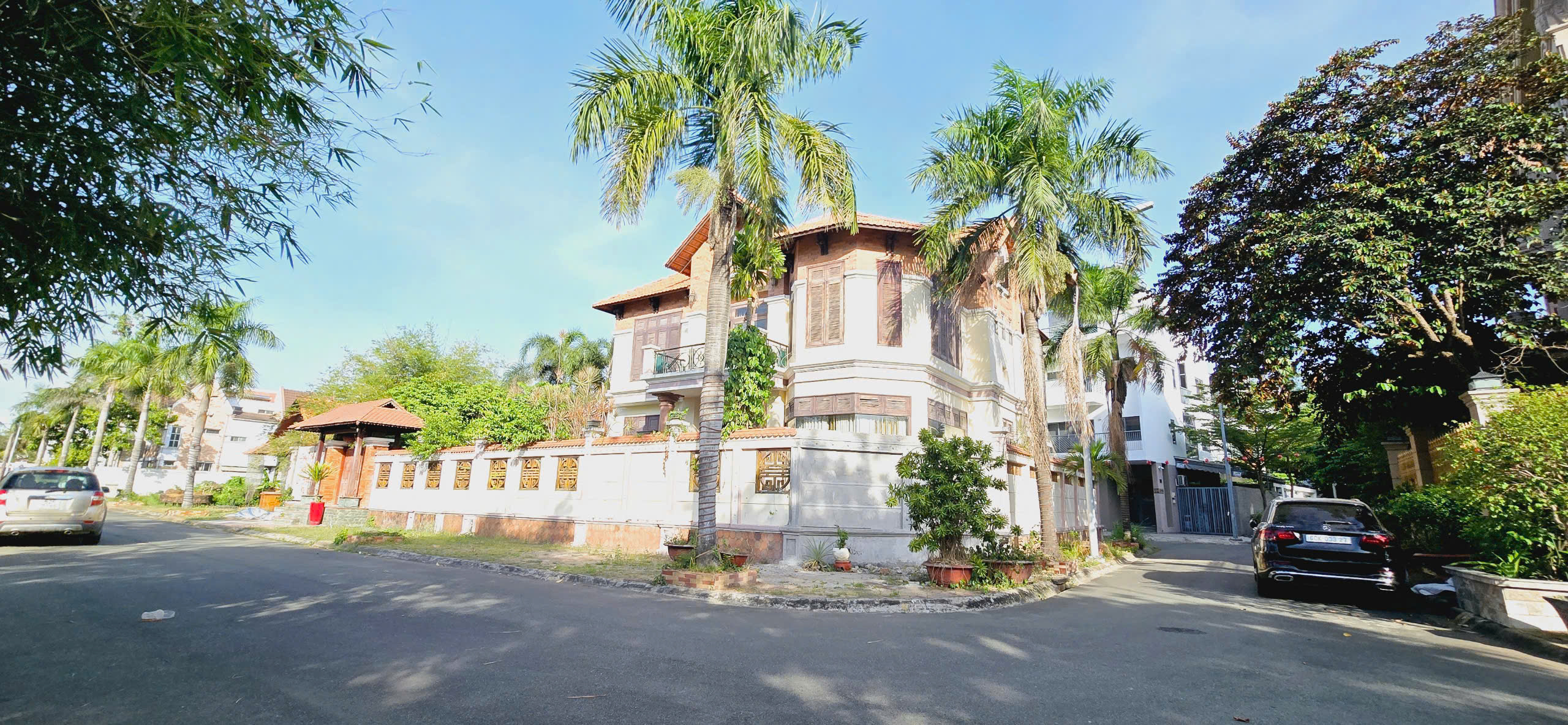 Siêu Biệt Thự Góc 3 Mặt Tiền Ngay Trần Não trực diện sông Sài Gòn view Landmark 81 DT 20x30m (600m)