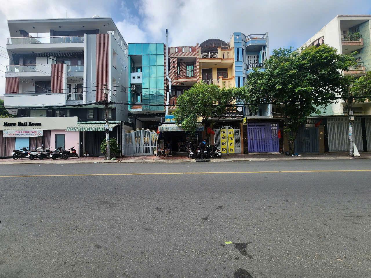 **CHỈ 16.2 Tỷ TL - Nhà Mặt Tiền CHỢ LỚN 5 Tầng 84 m2 -SHR- Vuông Vức Đẹp- Hoàn Công Đủ 