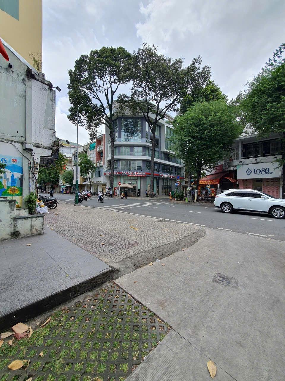 🏡 Bán Nhà Đẹp-Mới Dọn Vào Ở Ngay-HXH Ngay Nguyễn Tri Phương Q5-3Tầng (4X15) Sổ vuông Vức
