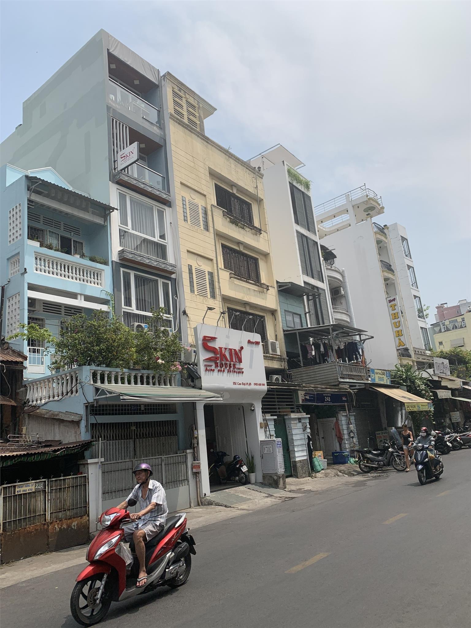 🌈☘️Chỉ 13.8Tỷ, Nhà Đẹp, 5 Lầu Mặt Tiền Sầm Uất Cao Đạt Q5, 3.9mX11.5m, HĐT. 40Tr