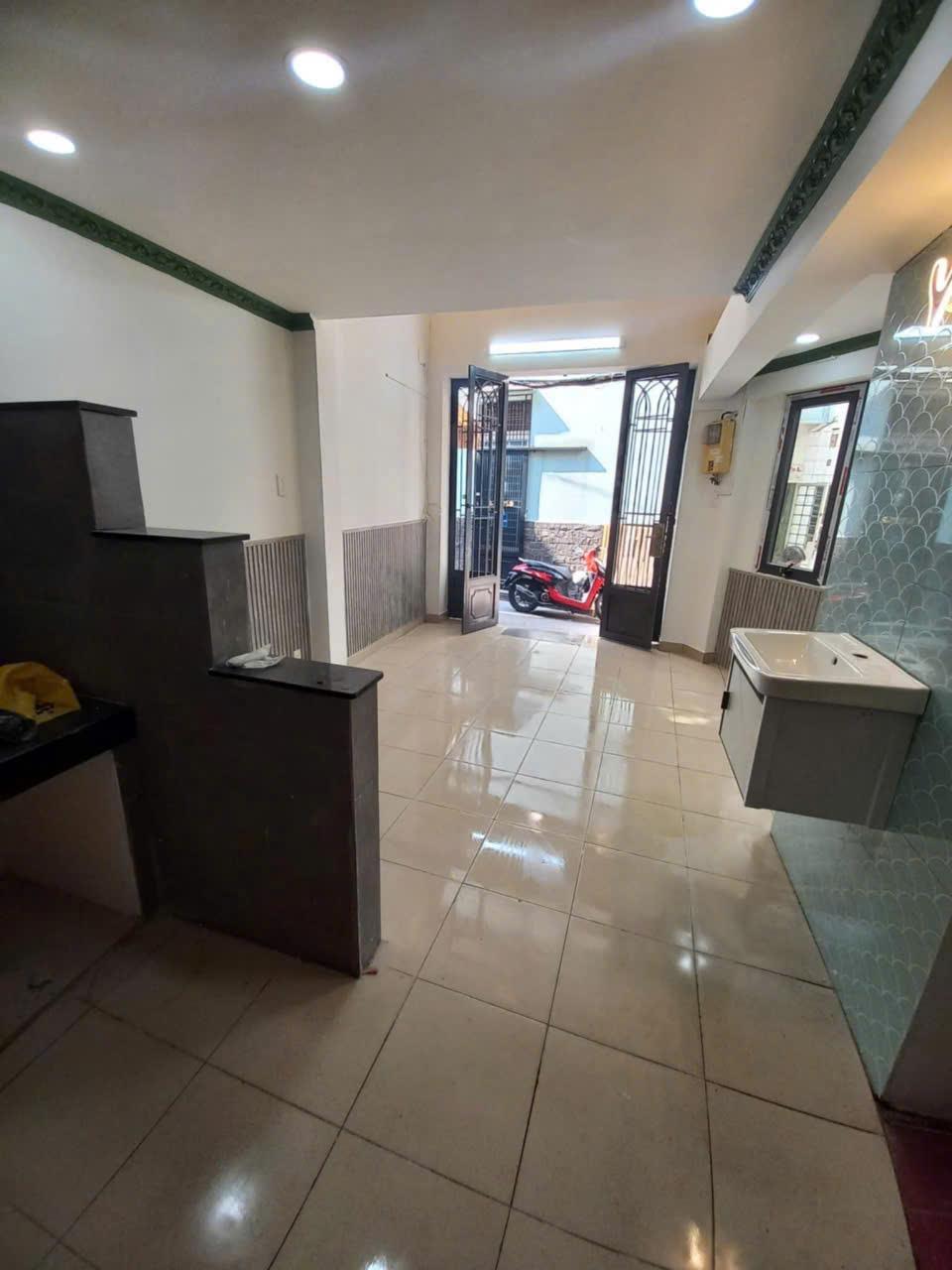 ✅{QUẬN 5}Nhà Hẻm Ôtô, Vị Trí Đẹp, Gần Đường 3 Tầng BTCT Vào Ở Ngay.  
Thuê 11TR/Th,Xíu 4Tỷ
