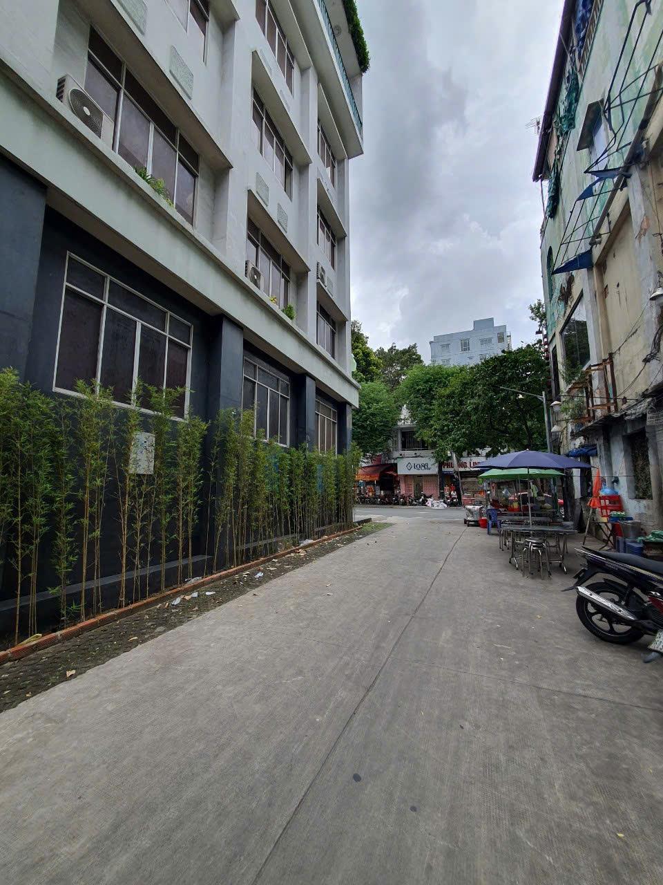 🏡 Bán Nhà Đẹp-Mới Dọn Vào Ở Ngay-HXH Ngay Nguyễn Tri Phương Q5-3Tầng (4X15) Sổ vuông Vức
