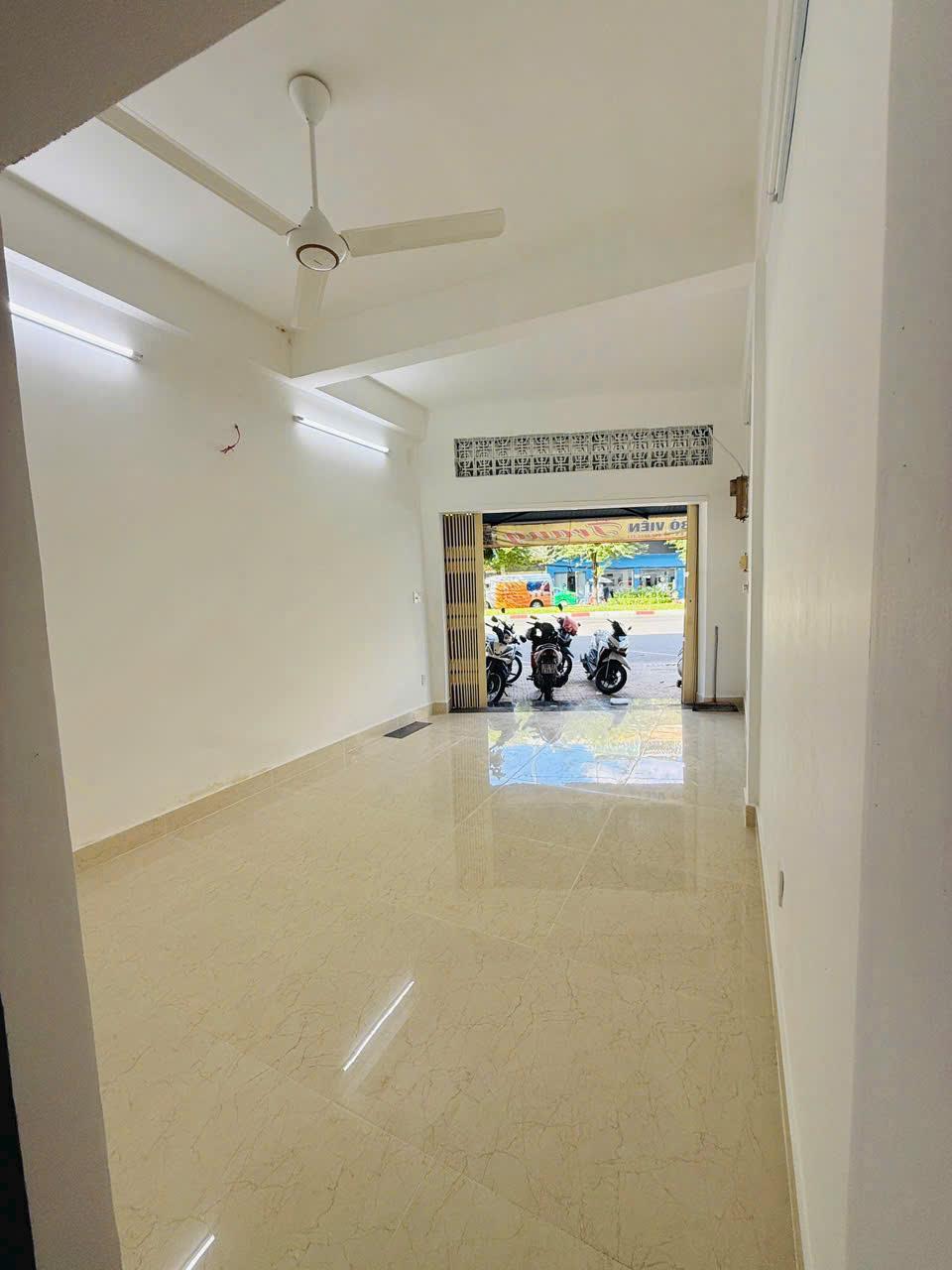 💥{HIẾM-Q5} Nhà Mặt Tiền KD Hồng Bàng Ngay Thuận Kiều Plaza 2Tầng 44M2
Chỉ 4,5 TỶ TL
💥{HIẾM-Q5} Nhà Mặt Tiền KD Hồng Bàng Ngay Thuận Kiều Plaza 2Tầng 44M2
Chỉ 4,5 TỶ TL