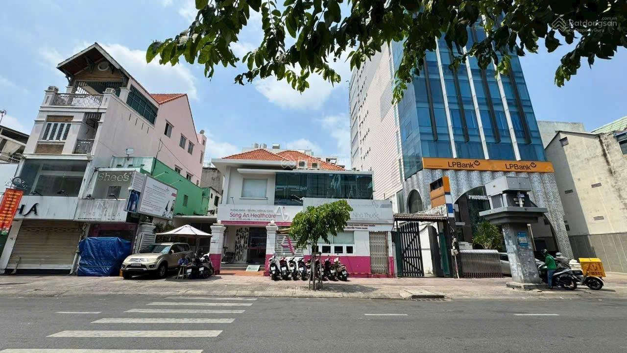 Tòa Building mặt tiền rộng 16,4 mét ngay Trung tâm Thương mại HÙNG VƯƠNG PLAZA - P12, Quận 5 Tp.HCM