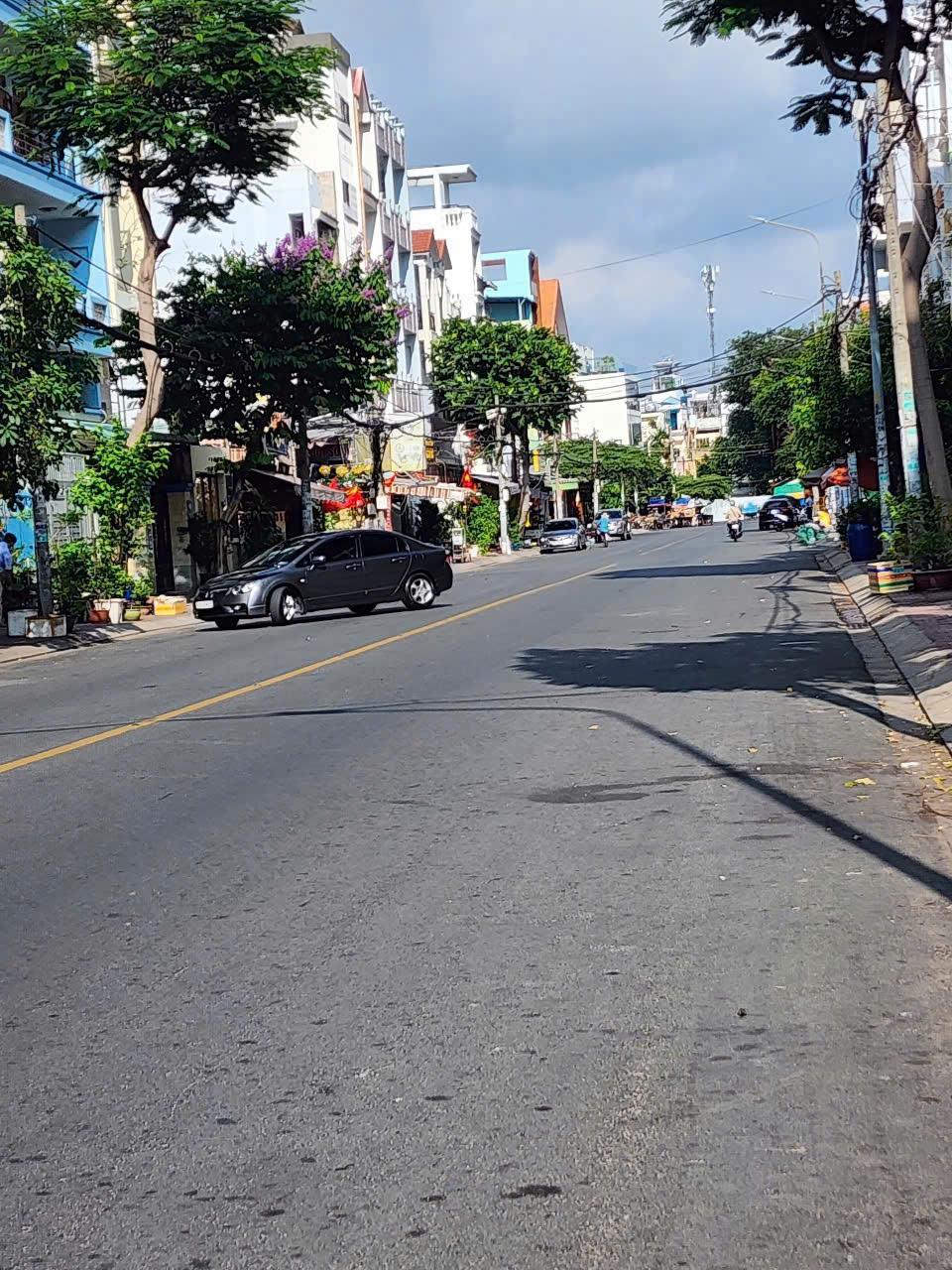 **CHỈ 16.2 Tỷ TL - Nhà Mặt Tiền CHỢ LỚN 5 Tầng 84 m2 -SHR- Vuông Vức Đẹp- Hoàn Công Đủ 