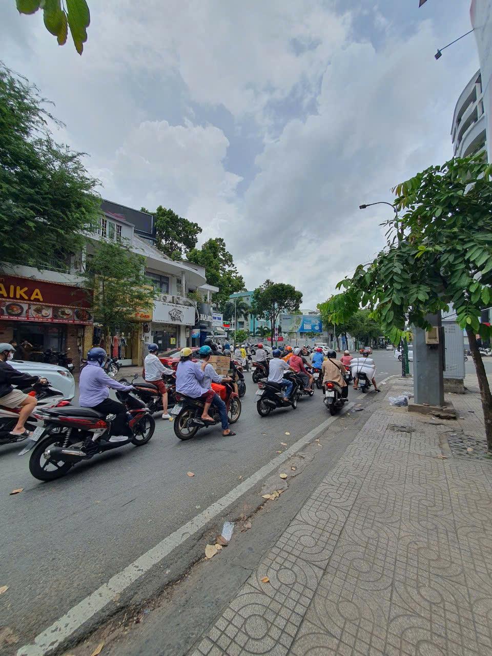 🏡 Bán Nhà Đẹp-Mới Dọn Vào Ở Ngay-HXH Ngay Nguyễn Tri Phương Q5-3Tầng (4X15) Sổ vuông Vức
