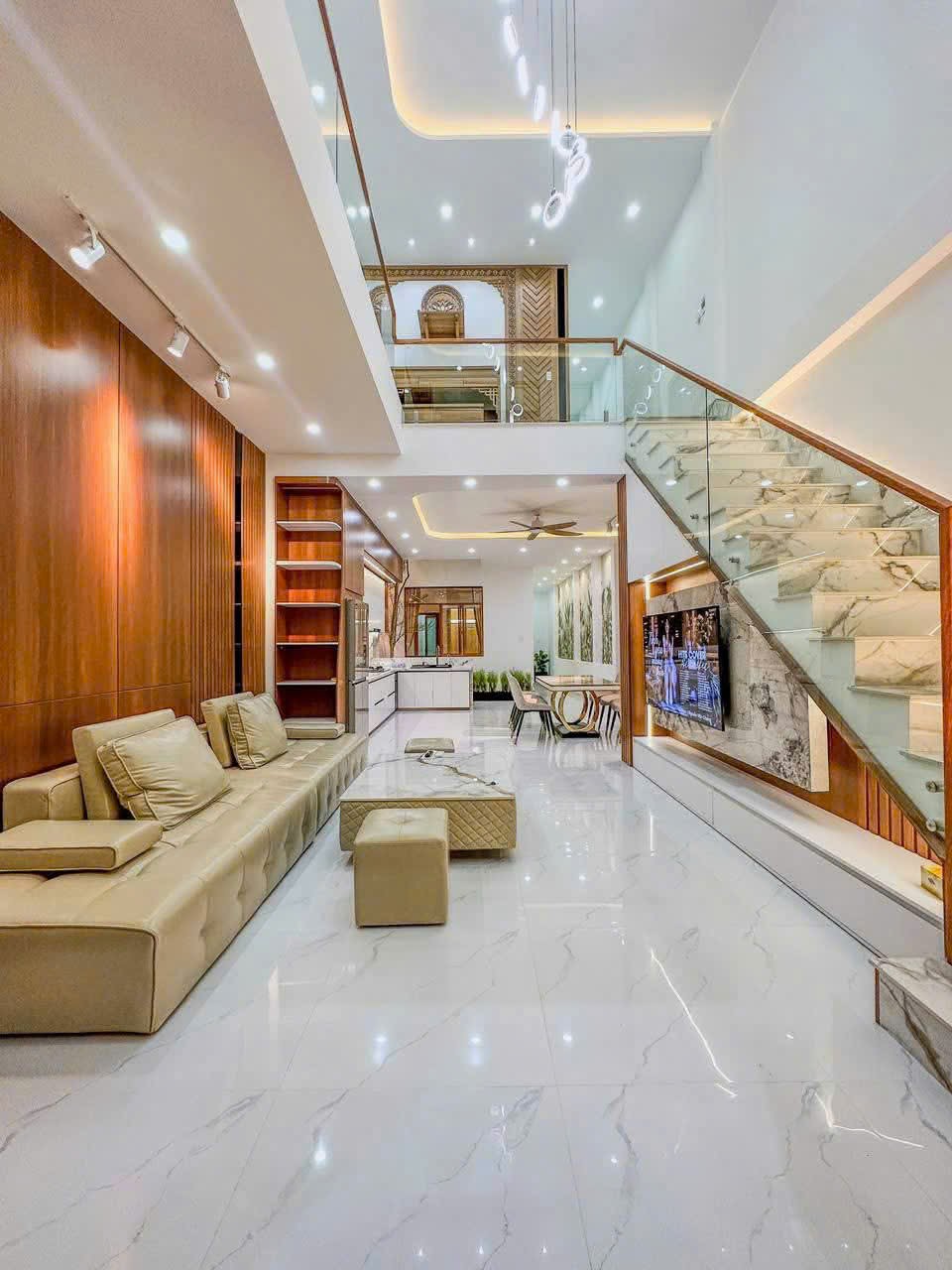 Siêu phẩm nhà đẹp mặt tiền gần cầu Rồng, Q.Hải Châu, TP. Đà Nẵng 