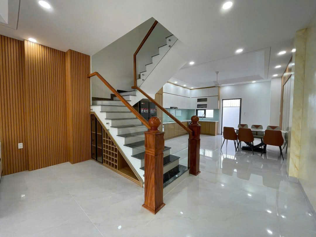 Bán nhà đẹp mặt tiền Huỳnh Tấn Phát, Q.Hải Châu, TP. Đà Nẵng 