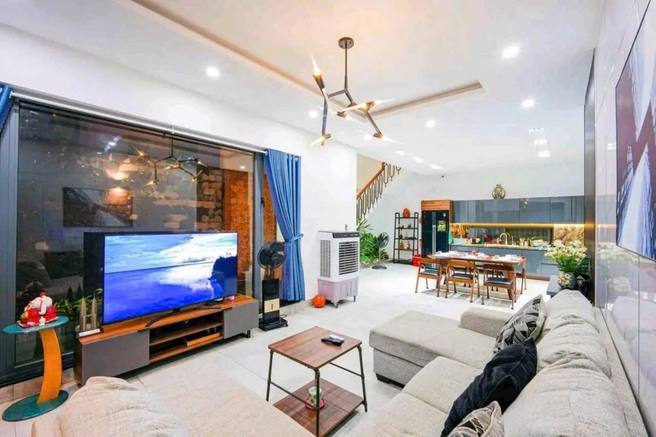 Cơ hội sỡ hữu căn biệt thự đẹp mặt tiền gần sông Hàn, TP. Đà Nẵng Cơ hội sỡ hữu căn biệt thự đẹp mặt tiền gần sông Hàn, TP. Đà Nẵng