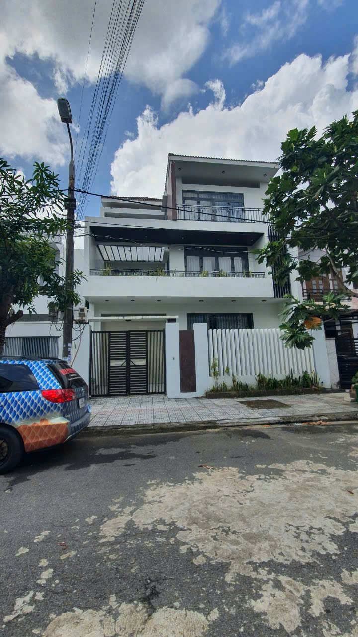 Chốt ngay căn biệt thự đẹp, sang trọng và gần sông Hàn, TP. Đà Nẵng Chốt ngay căn biệt thự đẹp, sang trọng và gần sông Hàn, TP. Đà Nẵng