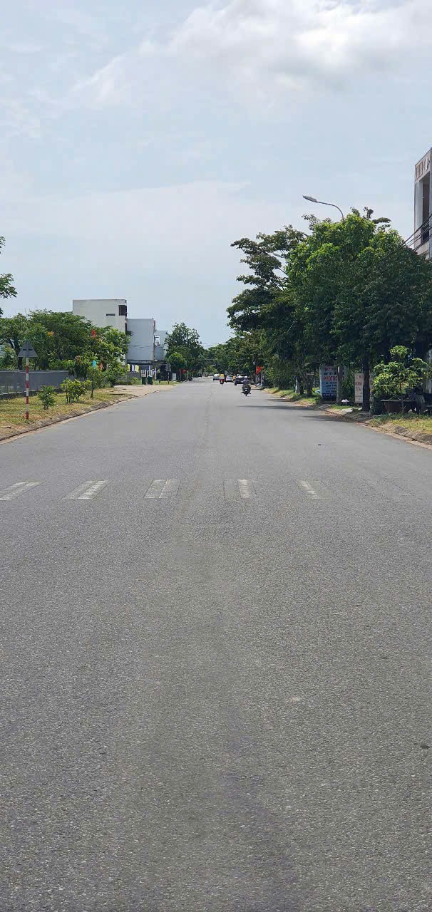 Bán lô đất 2 mặt tiền nằm ngay ngã tư ở Hoà Xuân, Q.Cẩm Lệ, TP. Đà Nẵng Bán lô đất 2 mặt tiền nằm ngay ngã tư ở Hoà Xuân, Q.Cẩm Lệ, TP. Đà Nẵng