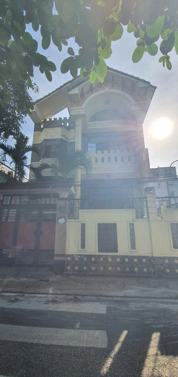 Bán căn biệt thự gần biển Mỹ Khê, Q.Sơn Trà, TP. Đà Nẵng Bán căn biệt thự gần biển Mỹ Khê, Q.Sơn Trà, TP. Đà Nẵng