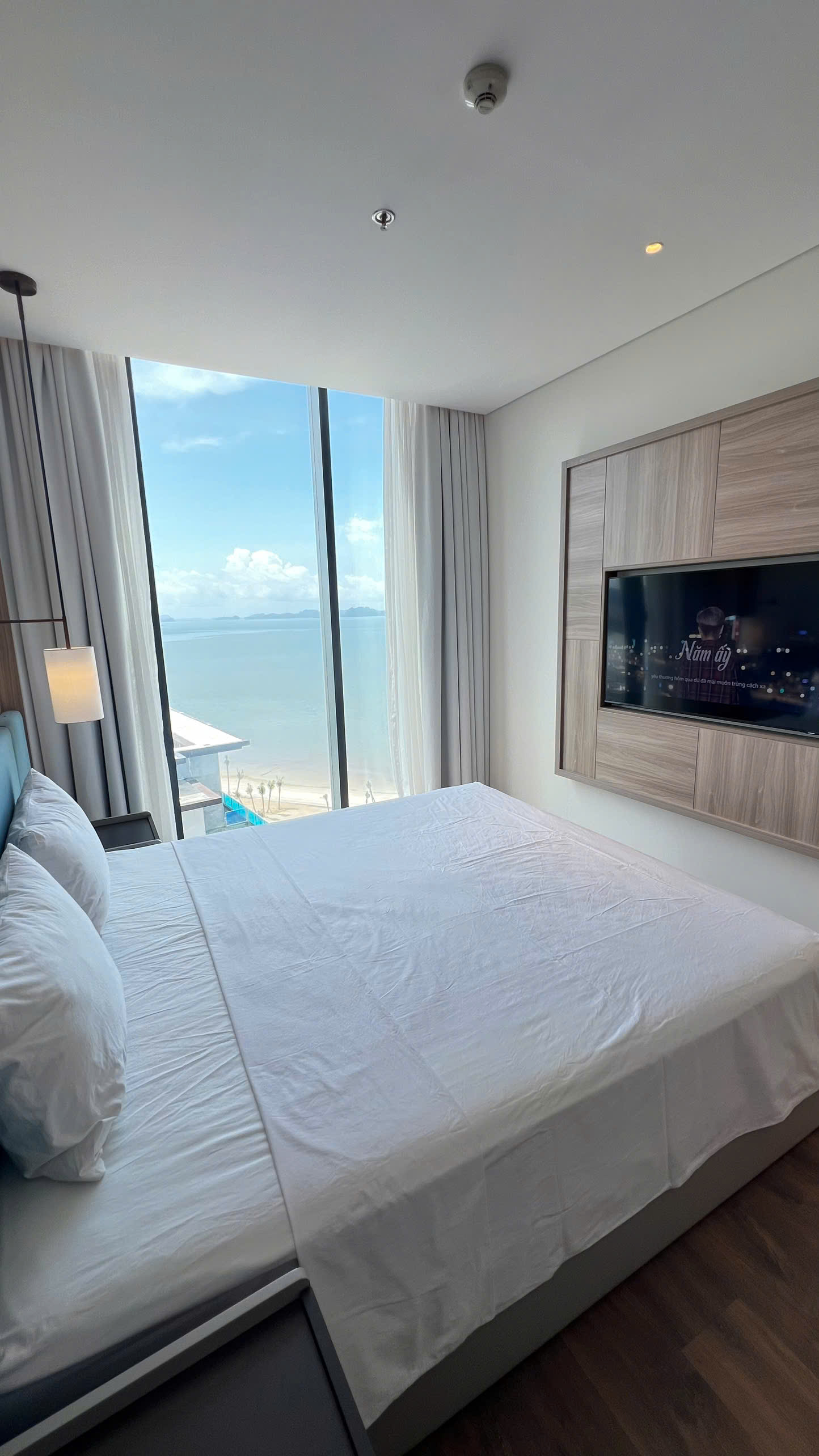 Bán cắt lỗ căn hộ 2PN chung cư À La Carte Hạ Long - Quảng Ninh.Lh: 0926238186