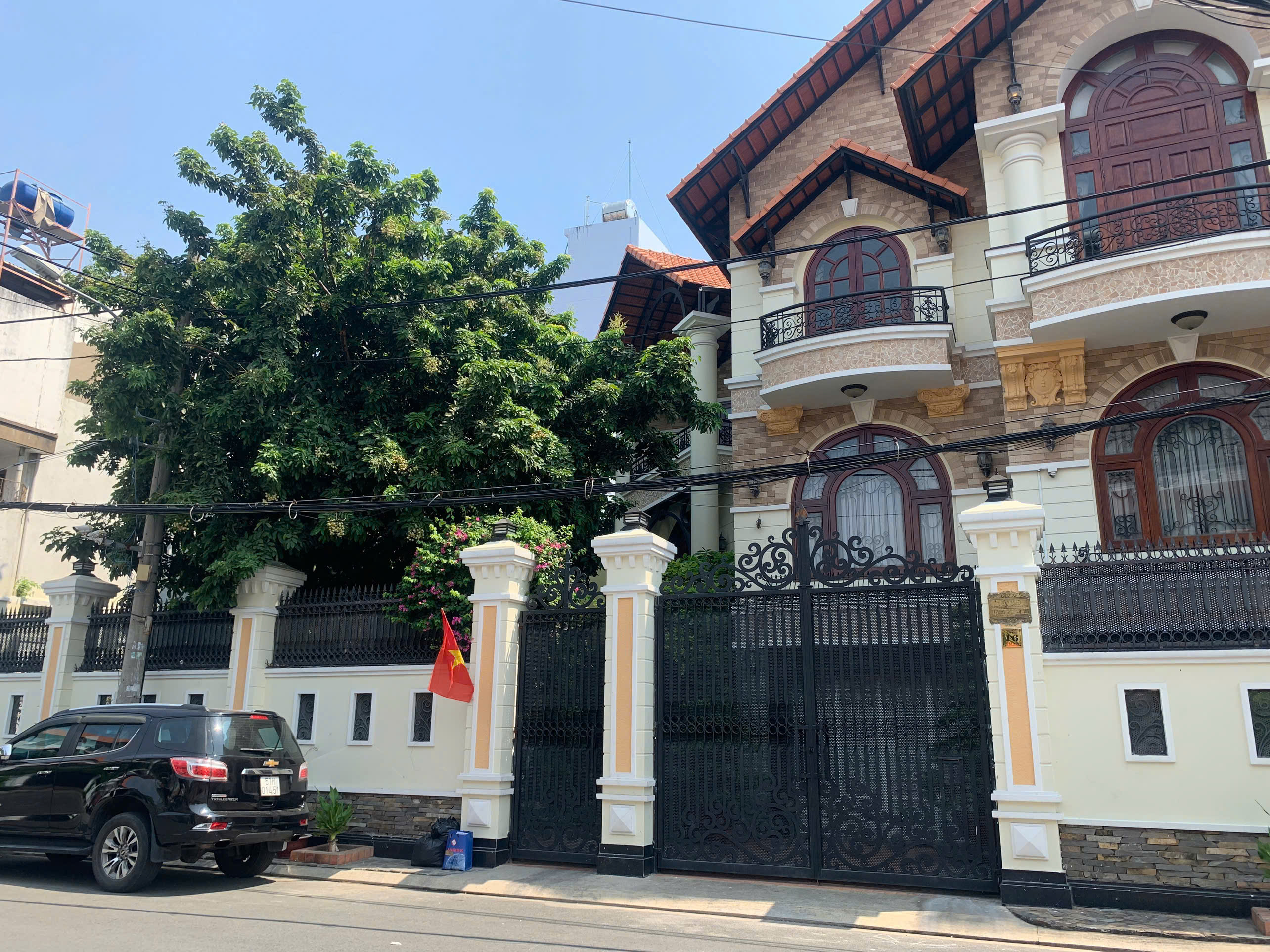 BIỆT THỰ XANH – VILLA PHÁP GIỮA LÒNG CƯ XÁ TỰ DO