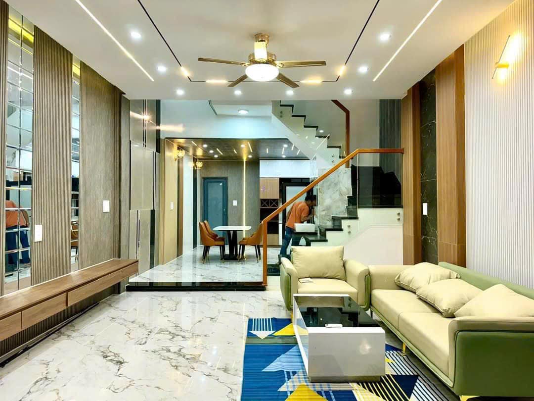 CHO THUÊ NHÀ MT HÒA XUÂN GẦN SÂN VẬN ĐỘNG GIÁ 13TR CÓ 3PN NHÀ ĐẸP OK 