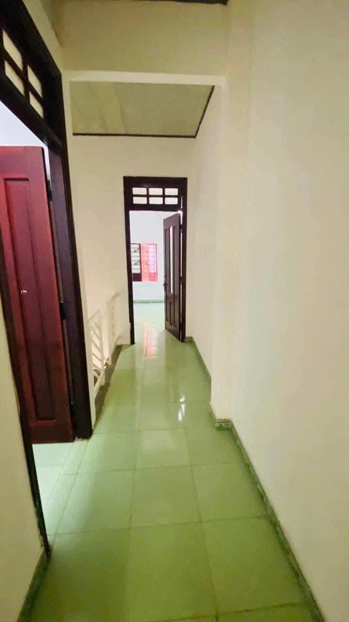 CHO THUÊ NHÀ 2 TẦNG MT TIÊN SƠN HÒA CƯỜNG GẦN CHỢ ĐẦU MỐI GIÁ CHỈ 8TR CÓ 3PN