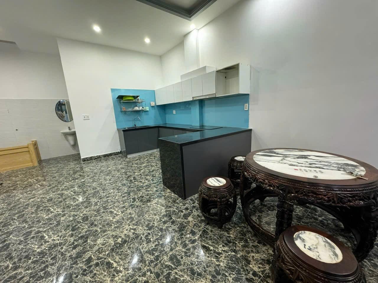 CHO THUÊ NHÀ 3 TẦNG 2PN 18TRIEU KHU NAM VIỆT Á 