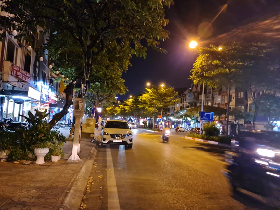 Bán nhà mặt phố Huỳnh Thúc Kháng, 66m2 kinh doanh mạnh, phân khúc hiếm

