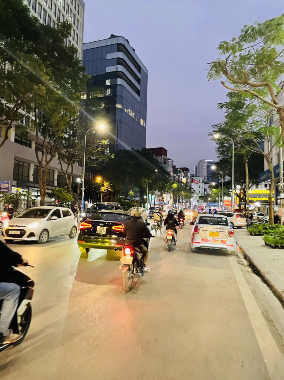 Bán nhà phố Thái Hà vị trí tuyệt đẹp, nhà 2 mặt đường, 55m2 luôn được thuê ổn định Bán nhà phố Thái Hà vị trí tuyệt đẹp, nhà 2 mặt đường, 55m2 luôn được thuê ổn định