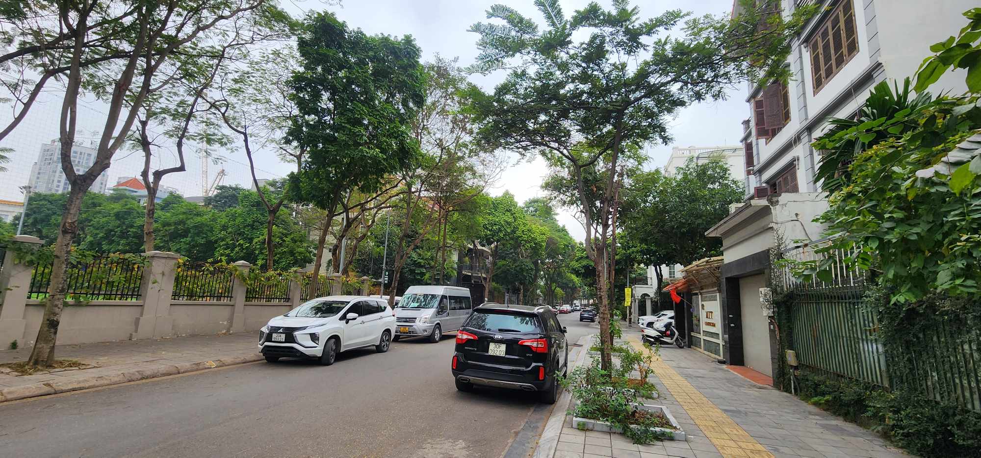 BÁN BIỆT THỰ HIẾM NAM TRUNG YÊN, 180M, MT 12M, CẢ KHU CÓ VÀI CĂN BÁN BIỆT THỰ HIẾM NAM TRUNG YÊN, 180M, MT 12M, CẢ KHU CÓ VÀI CĂN
