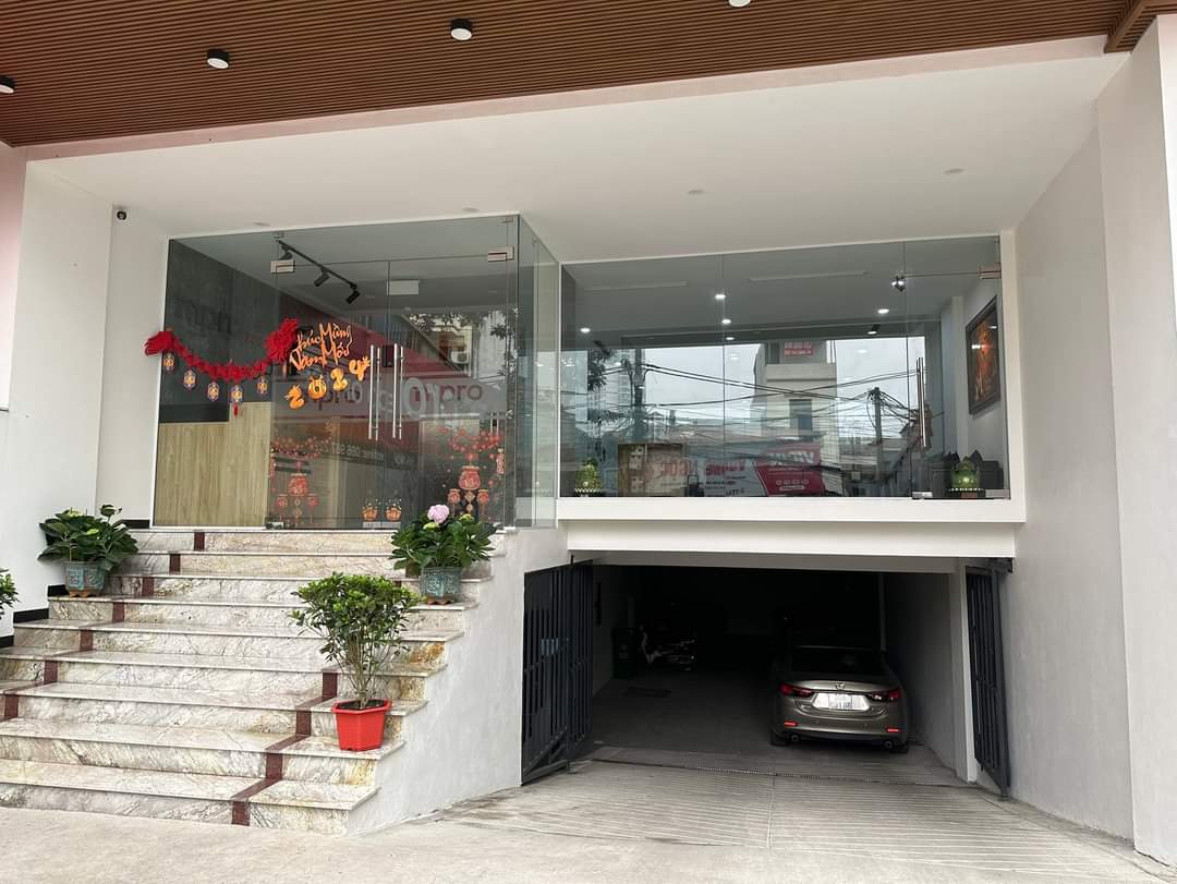 Bán tòa nhà mặt phố Trung Kính lớn, vỉa hè 10m, kinh doanh đỉnh, 90m2 có hầm ô tô