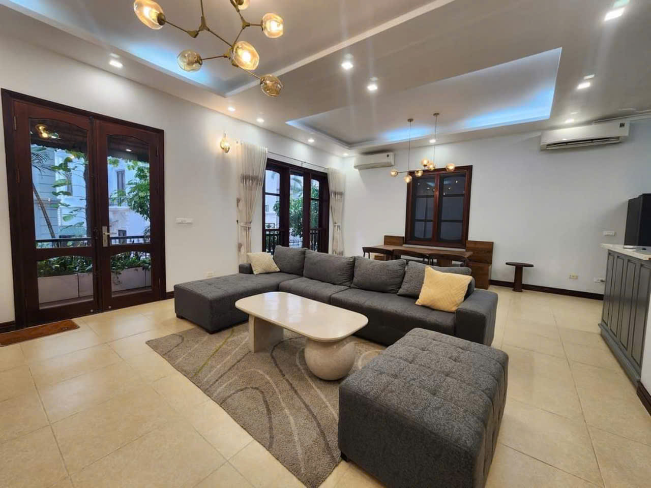 Bán biệt thự Yên Hòa, 200m2 mặt trục chính, view vườn hoa tuyệt đẹp, giá tốt Bán biệt thự Yên Hòa, 200m2 mặt trục chính, view vườn hoa tuyệt đẹp, giá tốt