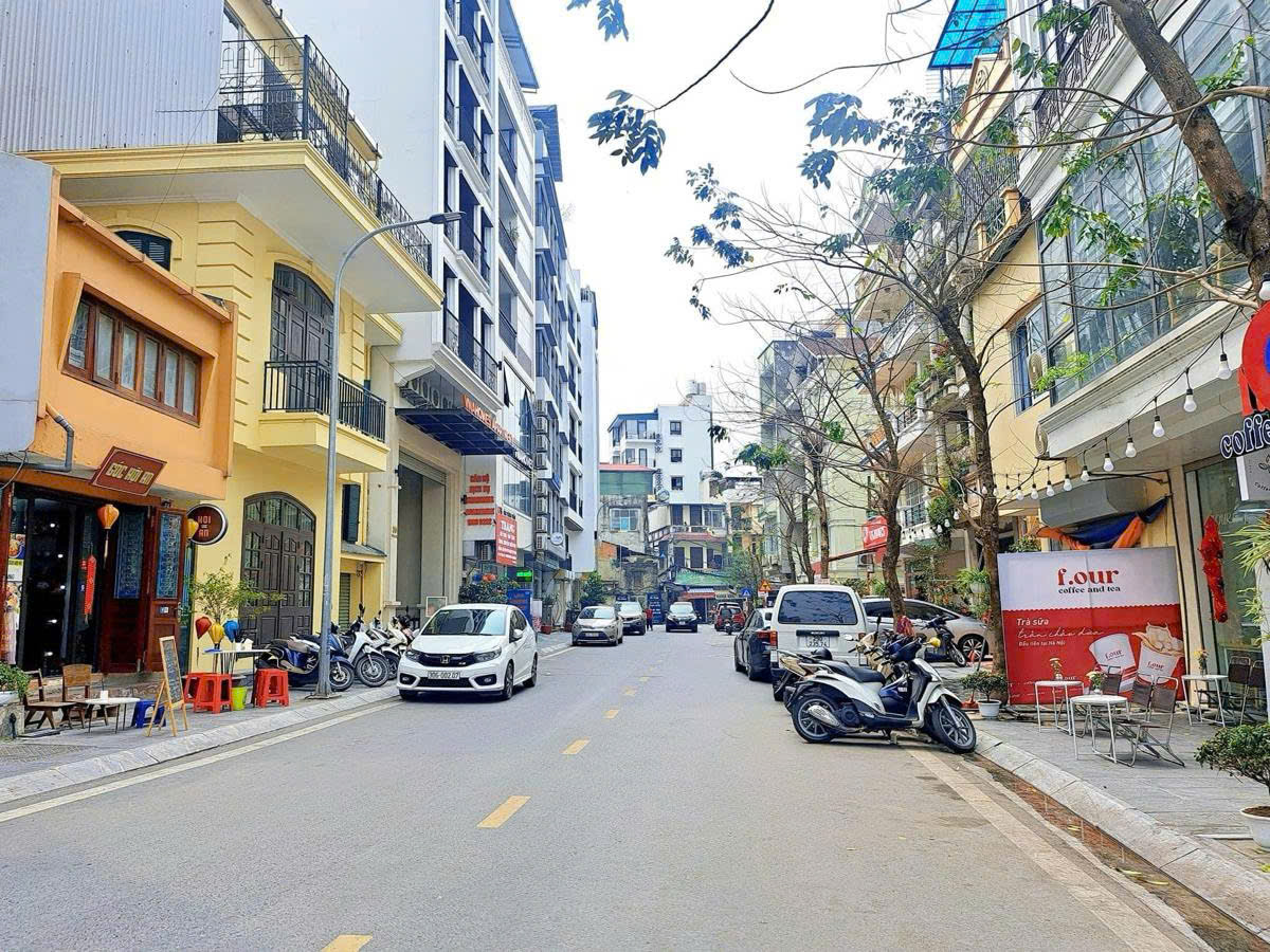 Bán tòa nhà mặt phố Võng Thị - Tây Hồ 115m2 có hầm mới đẹp, view thông thoáng hiếm có