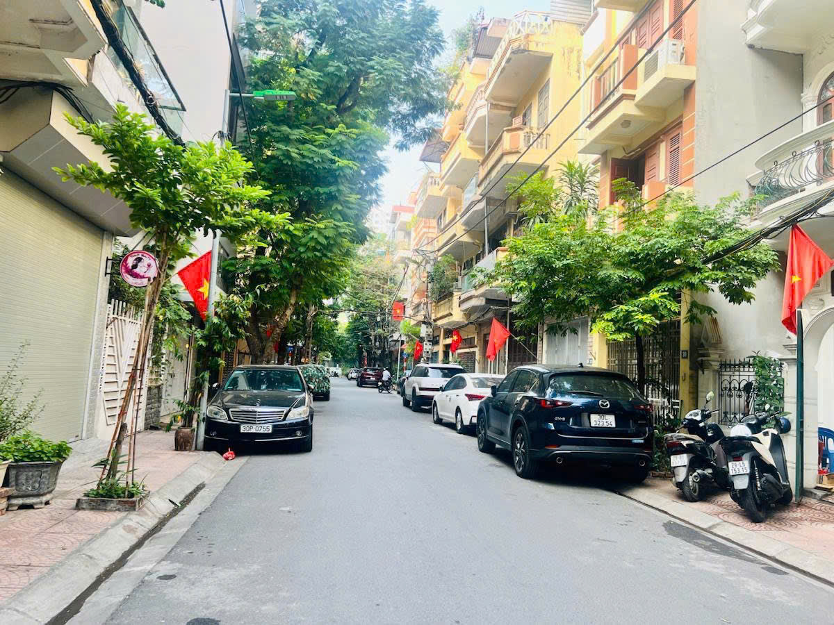 Bán tòa văn phòng KĐT Trung Yên, 120m2 7 tầng thang máy, đường hè rộng, KD tuyệt đỉnh Bán tòa văn phòng KĐT Trung Yên, 120m2 7 tầng thang máy, đường hè rộng, KD tuyệt đỉnh