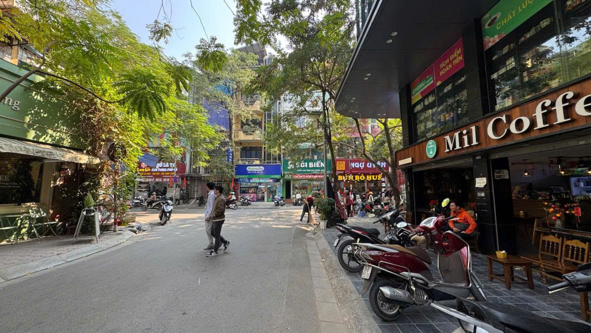 Bán nhà phố Nguyên Hồng, nhà 2 mặt đường, 125m2 MT 7m quá hiếm đẹp Bán nhà phố Nguyên Hồng, nhà 2 mặt đường, 125m2 MT 7m quá hiếm đẹp