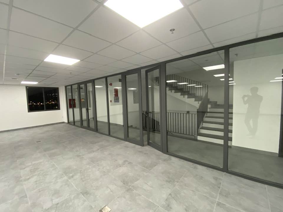 Văn phòng mới Trần Hung Đạo gần sông, rộng rãi và chất lượng top khu vực, gọi Phú ngay !