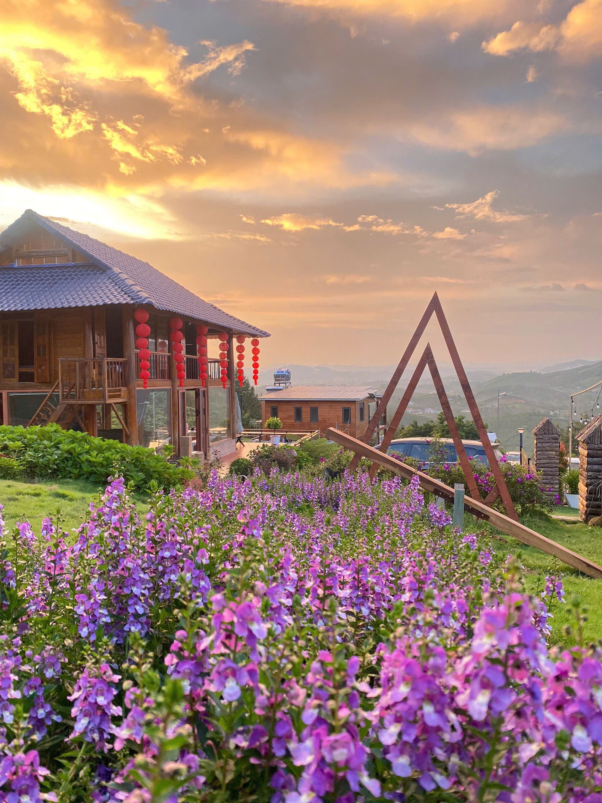 Đất nghỉ dưỡng 1000m2 có suối tự nhiên bao quanh, đặc biệt có thể săn mây