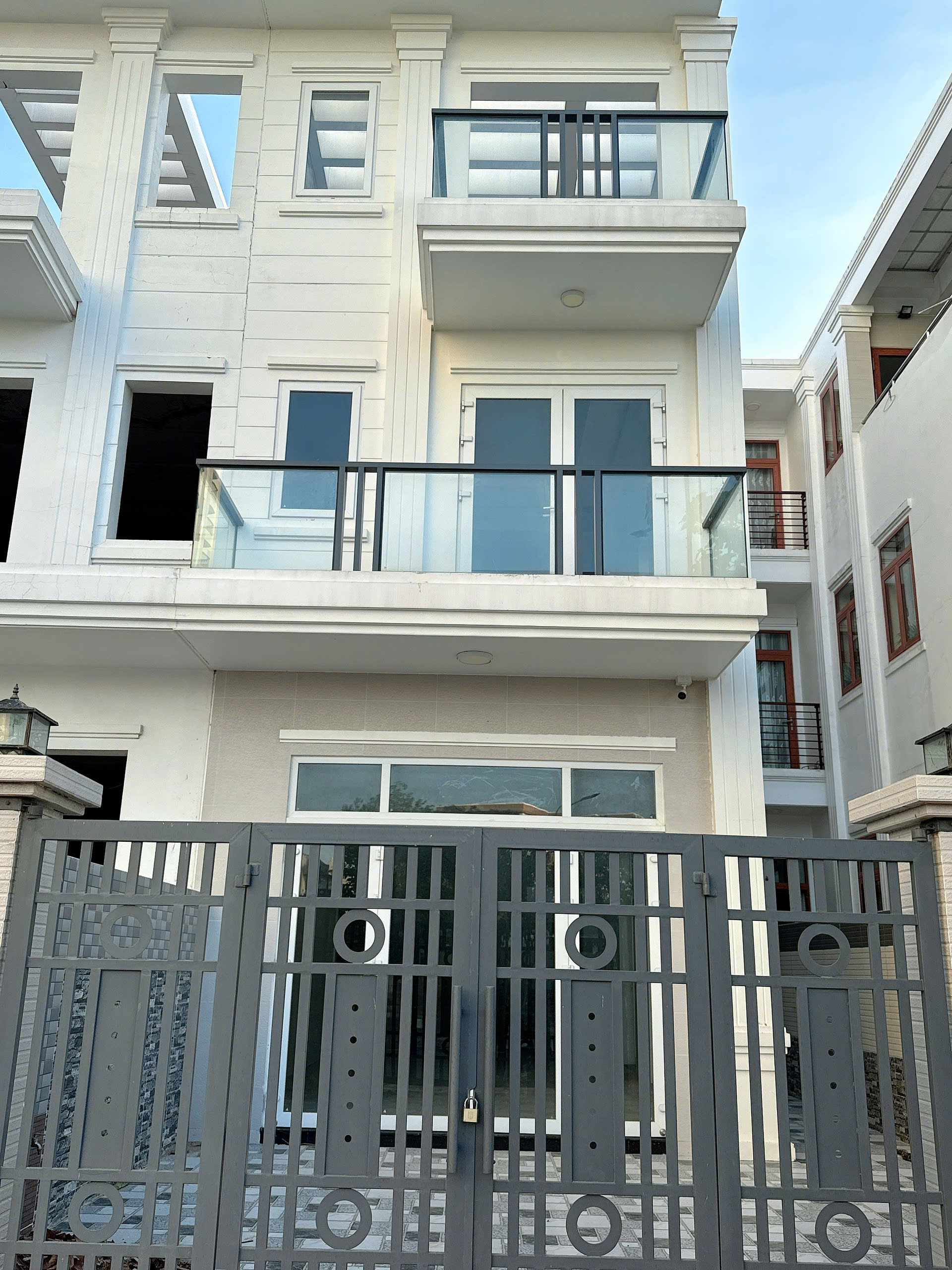 Cho thuê nhà 1 trệt 1 lầu khu đô thị Hưng Phú,thuận tiện kinh doanh hoặc mở văn phòng Cho thuê nhà 1 trệt 1 lầu khu đô thị Hưng Phú,thuận tiện kinh doanh hoặc mở văn phòng