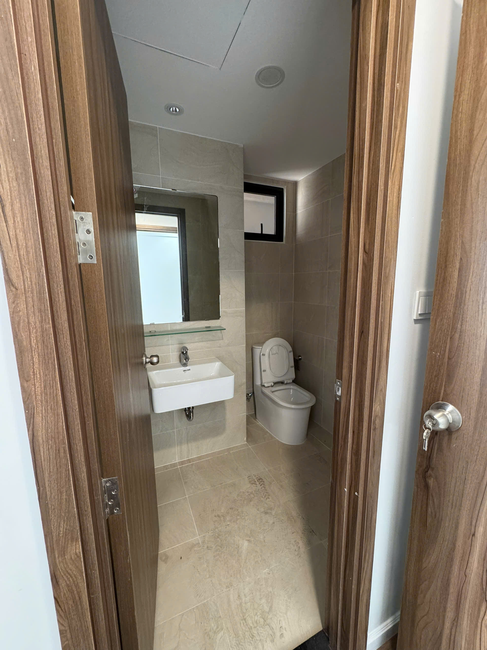 Nhà ngộp cần bán gấp diện tích 65m2, 2PN chỉ 2ty