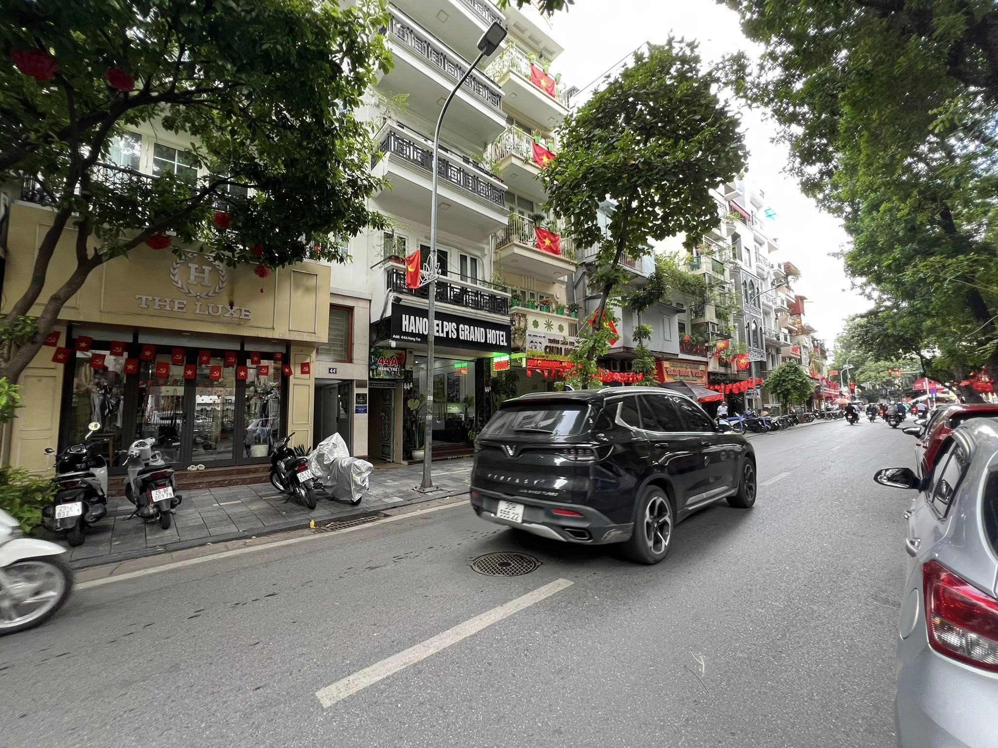 Binhbds cho thuê cửa hàng mặt phố Hàng Gà 40m2 mặt tiền 4m riêng biệt