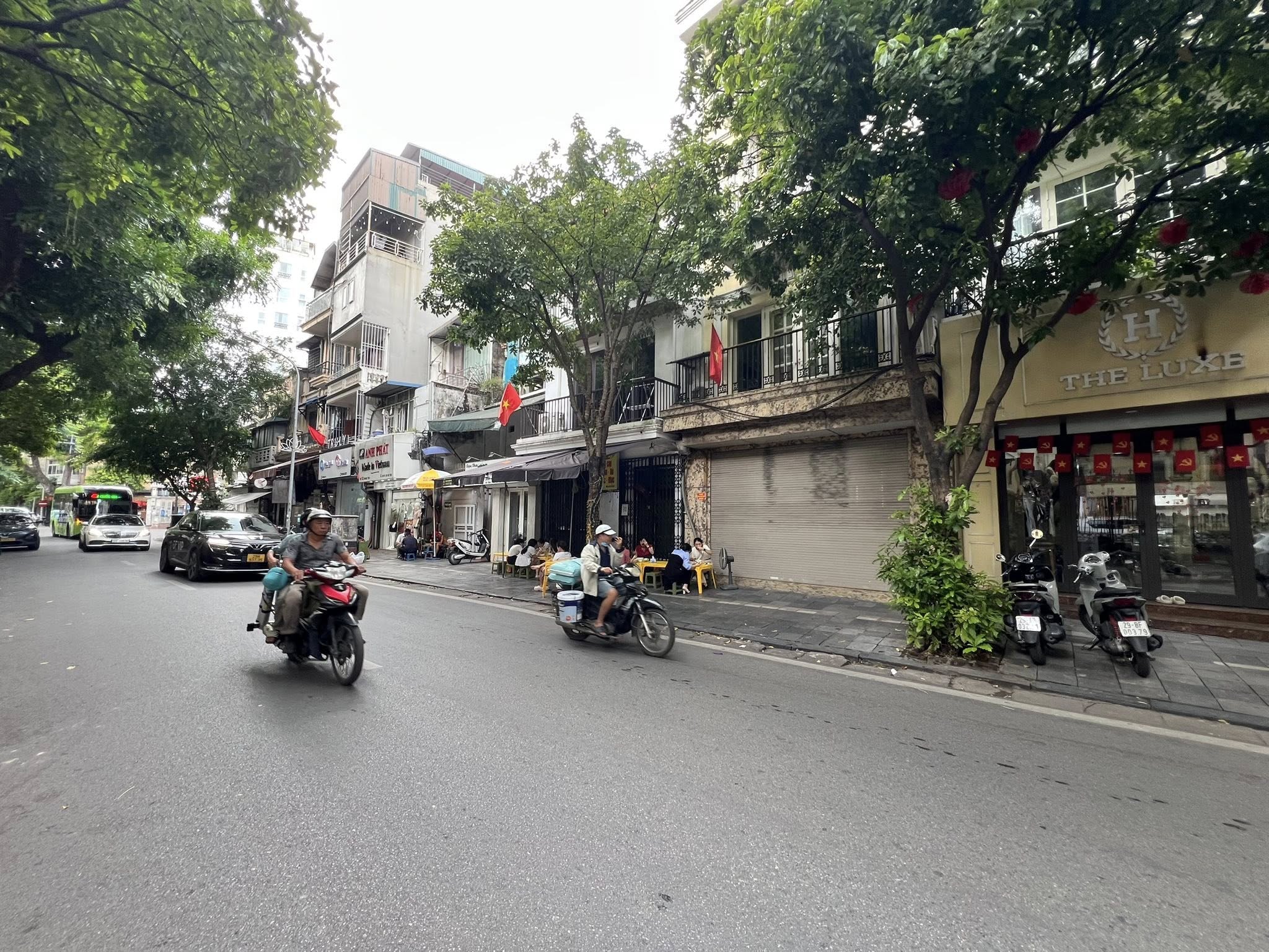 Binhbds cho thuê cửa hàng mặt phố Hàng Gà 40m2 mặt tiền 4m riêng biệt