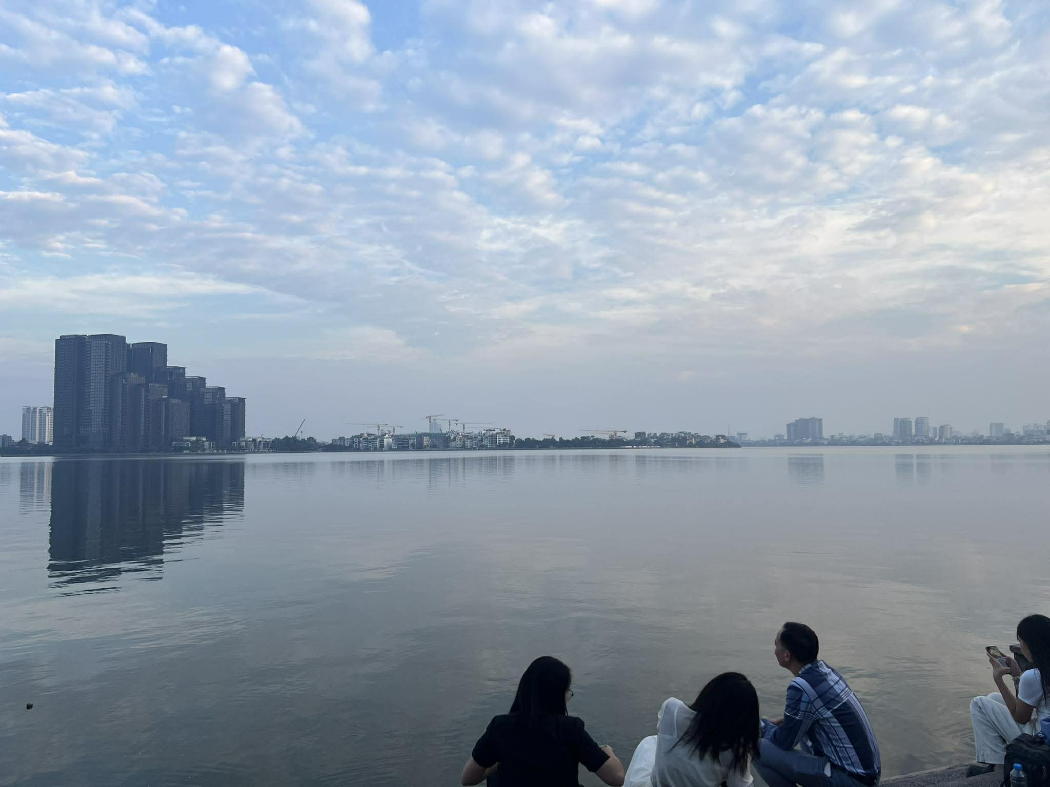 Binhbds cho thuê nhà mặt Hồ Tây mặt tiền 15m