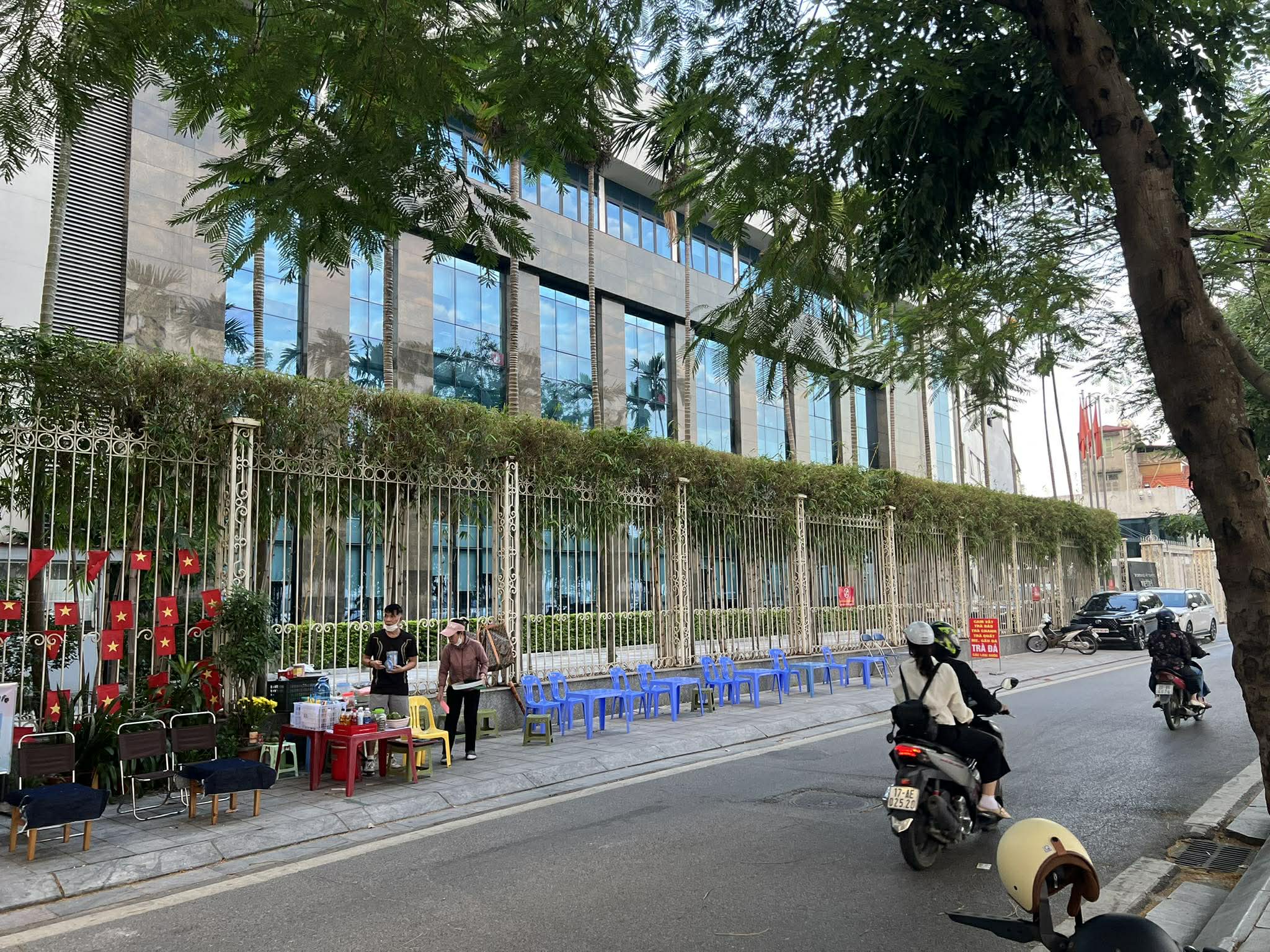 Binhbds cho thuê nhà mặt Hồ Tây mặt tiền 15m