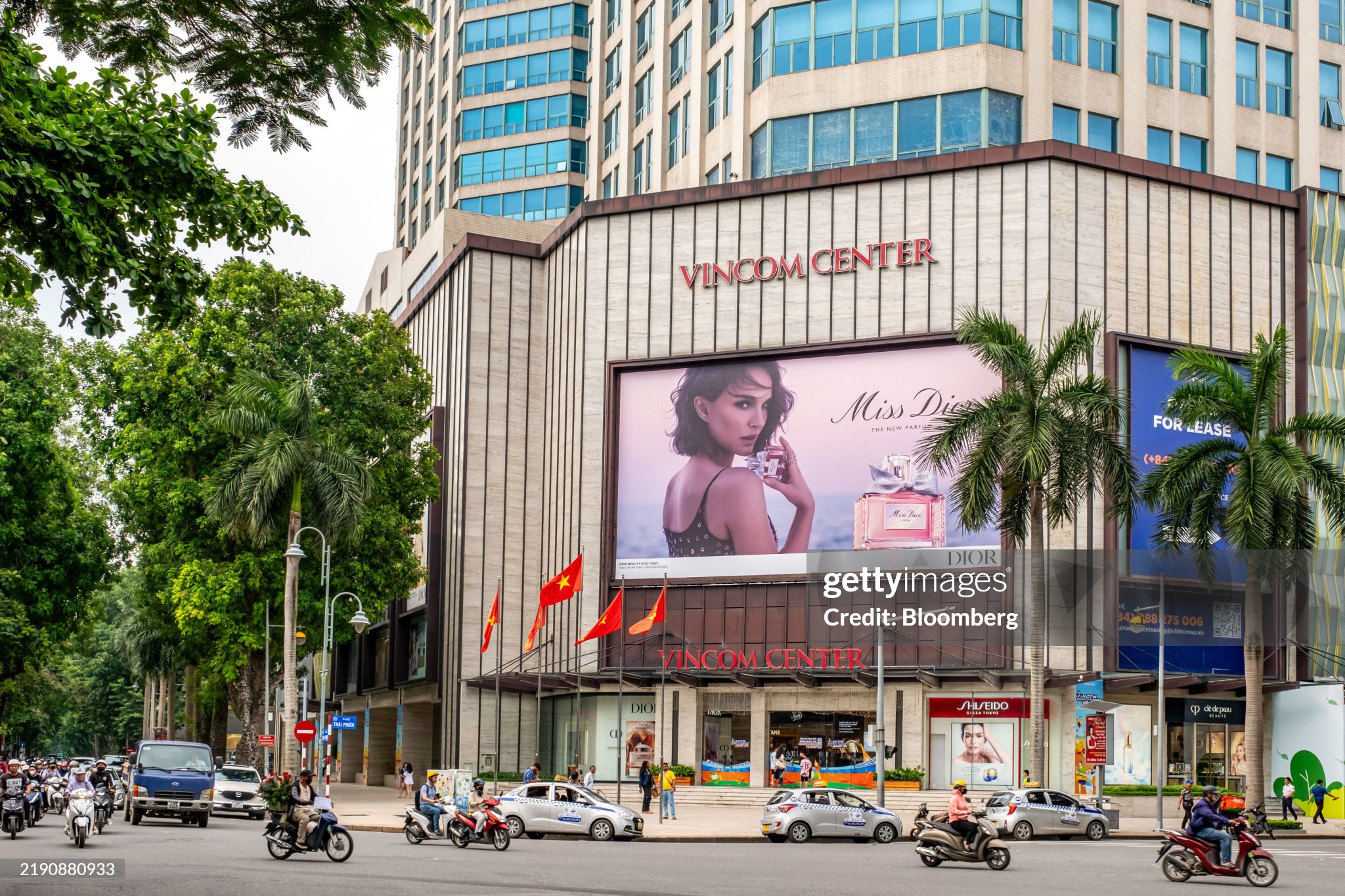 Binhbds cho thuê nhà 7 tầng mặt phố Triệu Việt Vương cạnh Vincom