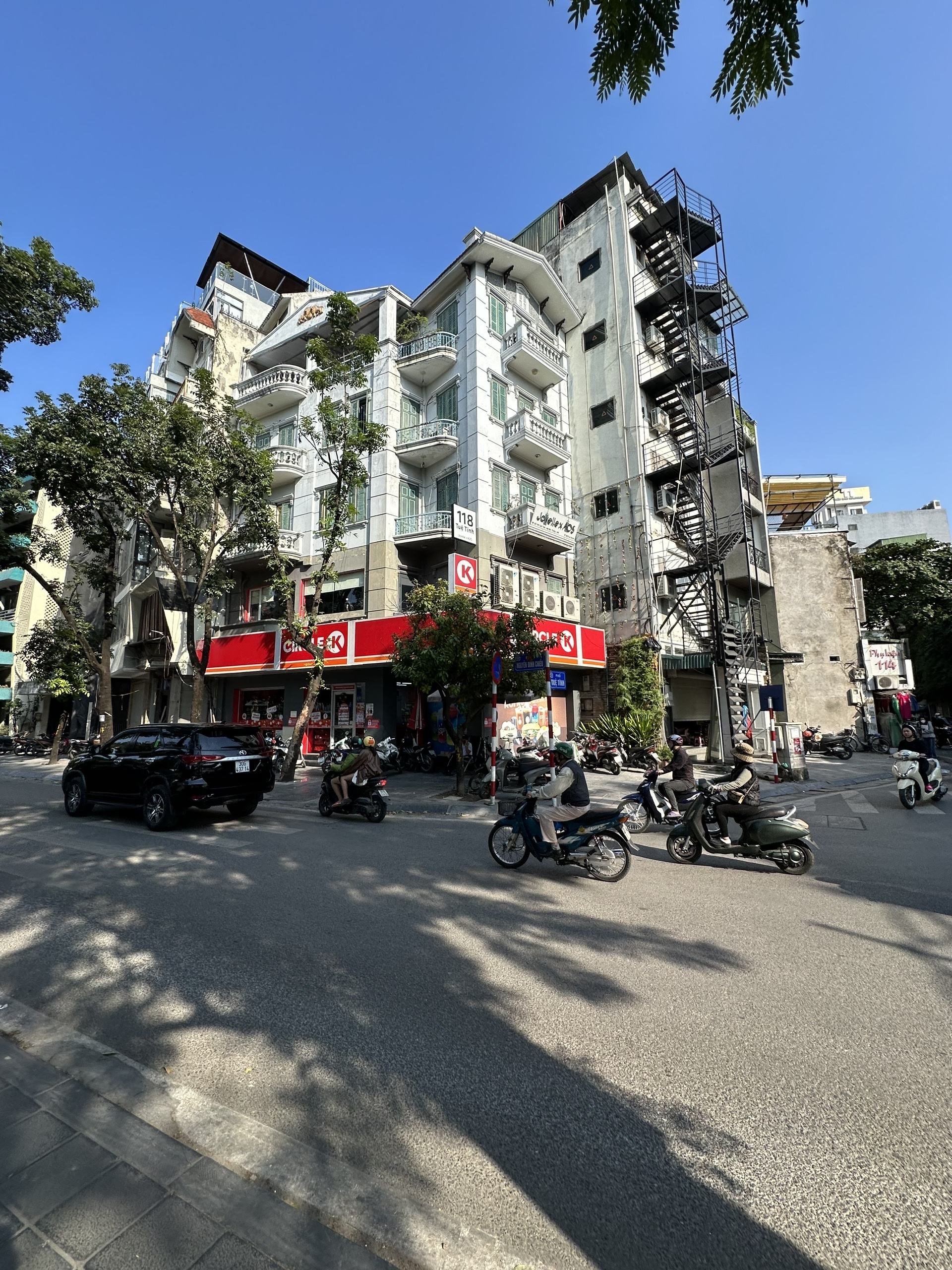 Binhbds cho thuê 3 tầng 3,4,5 mặt phố Tuệ Tĩnh view công viên Thống Nhất Binhbds cho thuê 3 tầng 3,4,5 mặt phố Tuệ Tĩnh view công viên Thống Nhất