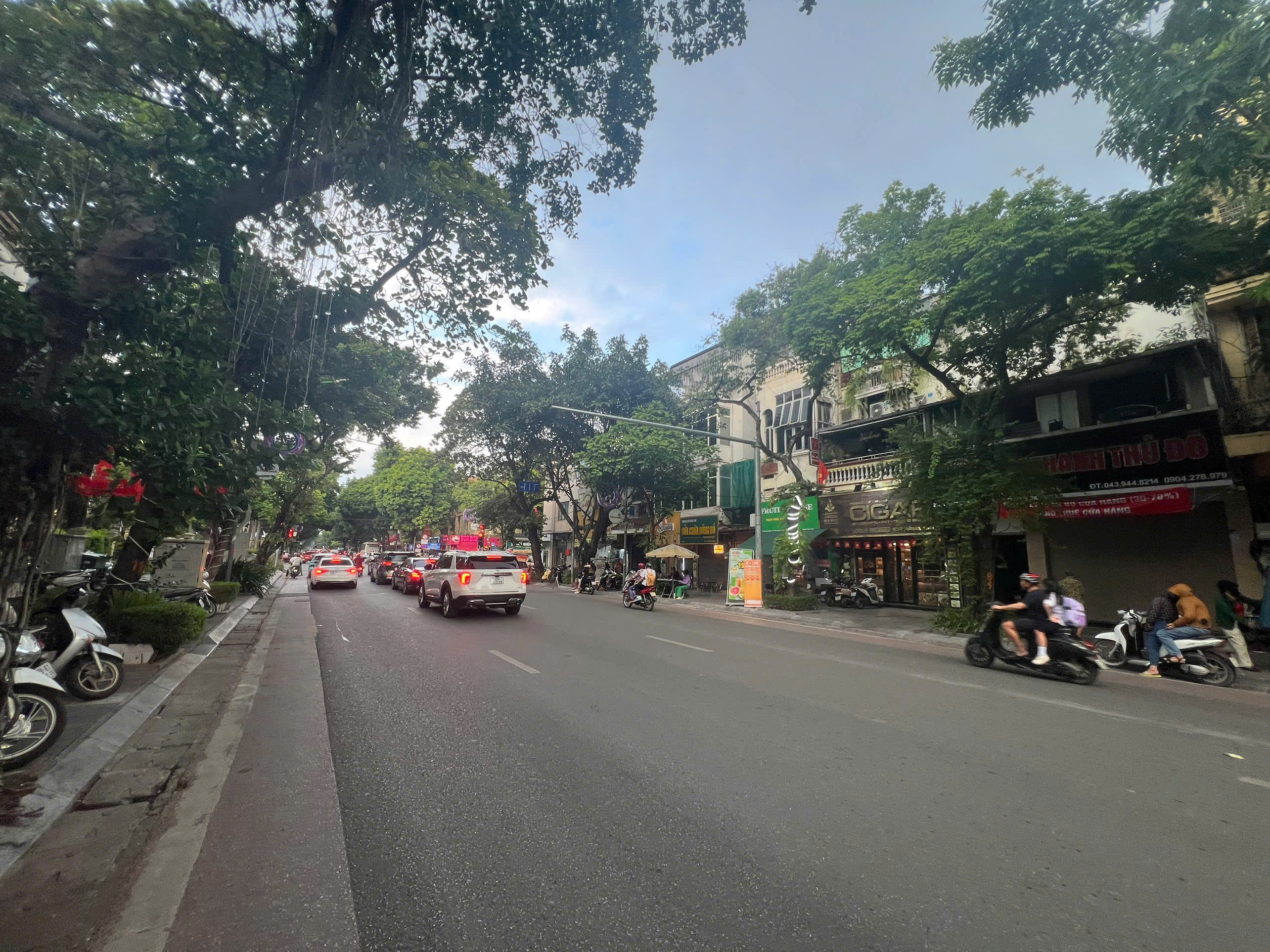 Binhbds cho thuê cửa hàng mặt phố Hàng Bài riêng biệt 10tr/ tháng