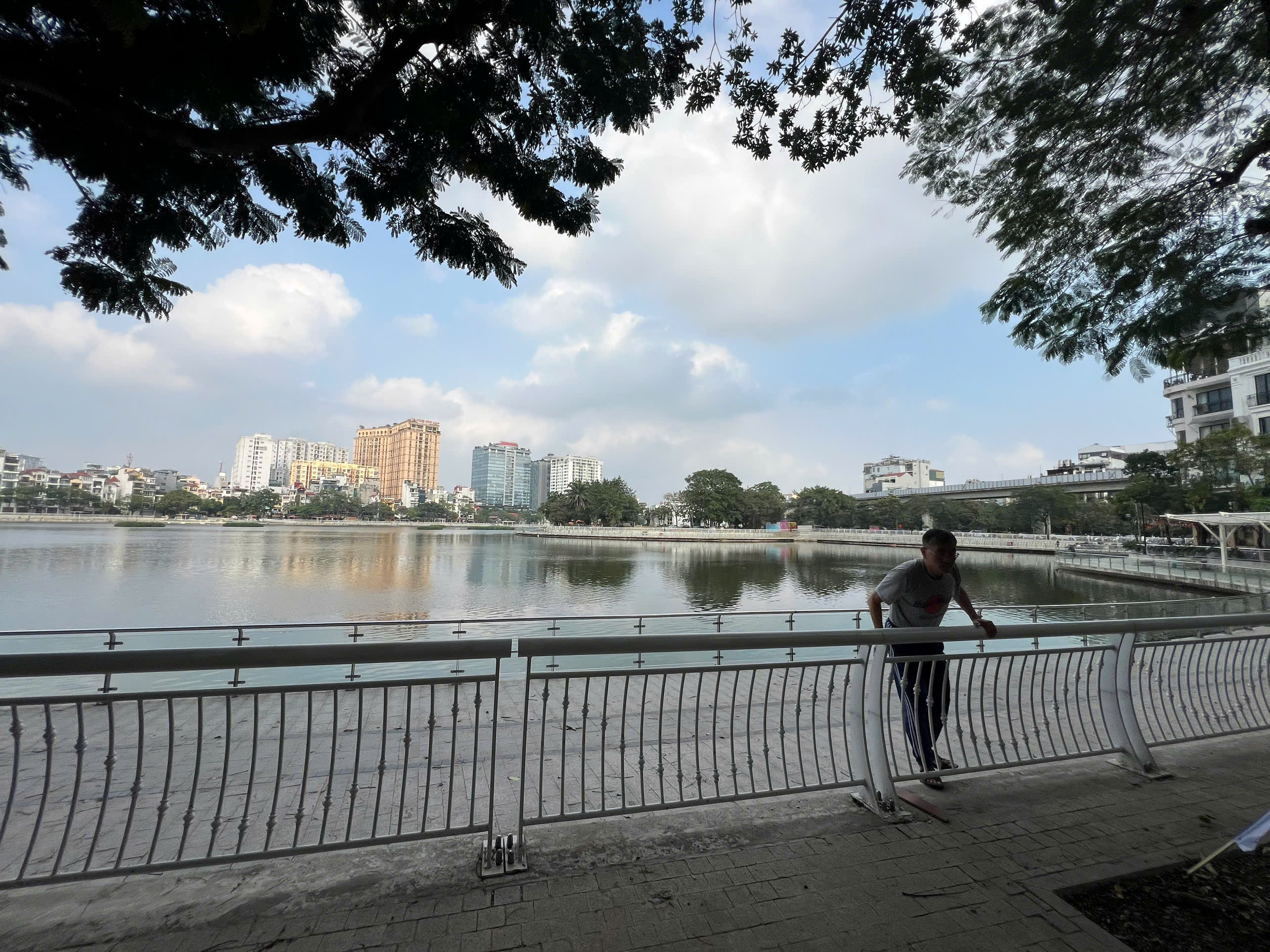 Binhbds cho thuê nhà mặt hồ Hoàng Cầu 70m2 x 4 tầng 35tr/tháng