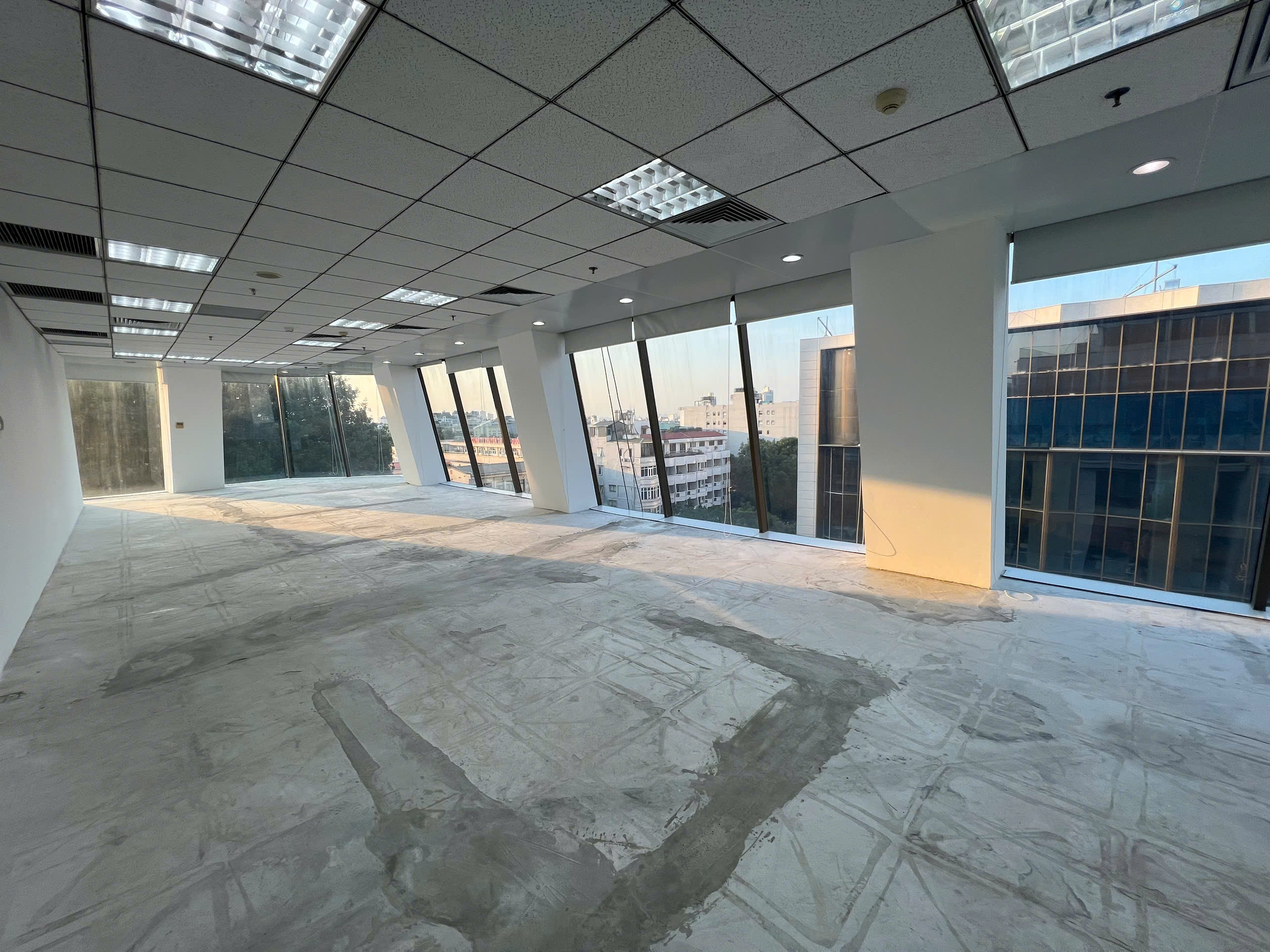 Binhbds cho thuê nhà mới Trần Hưng Đạo 100m2 x 5 tầng thang máy 70tr/tháng