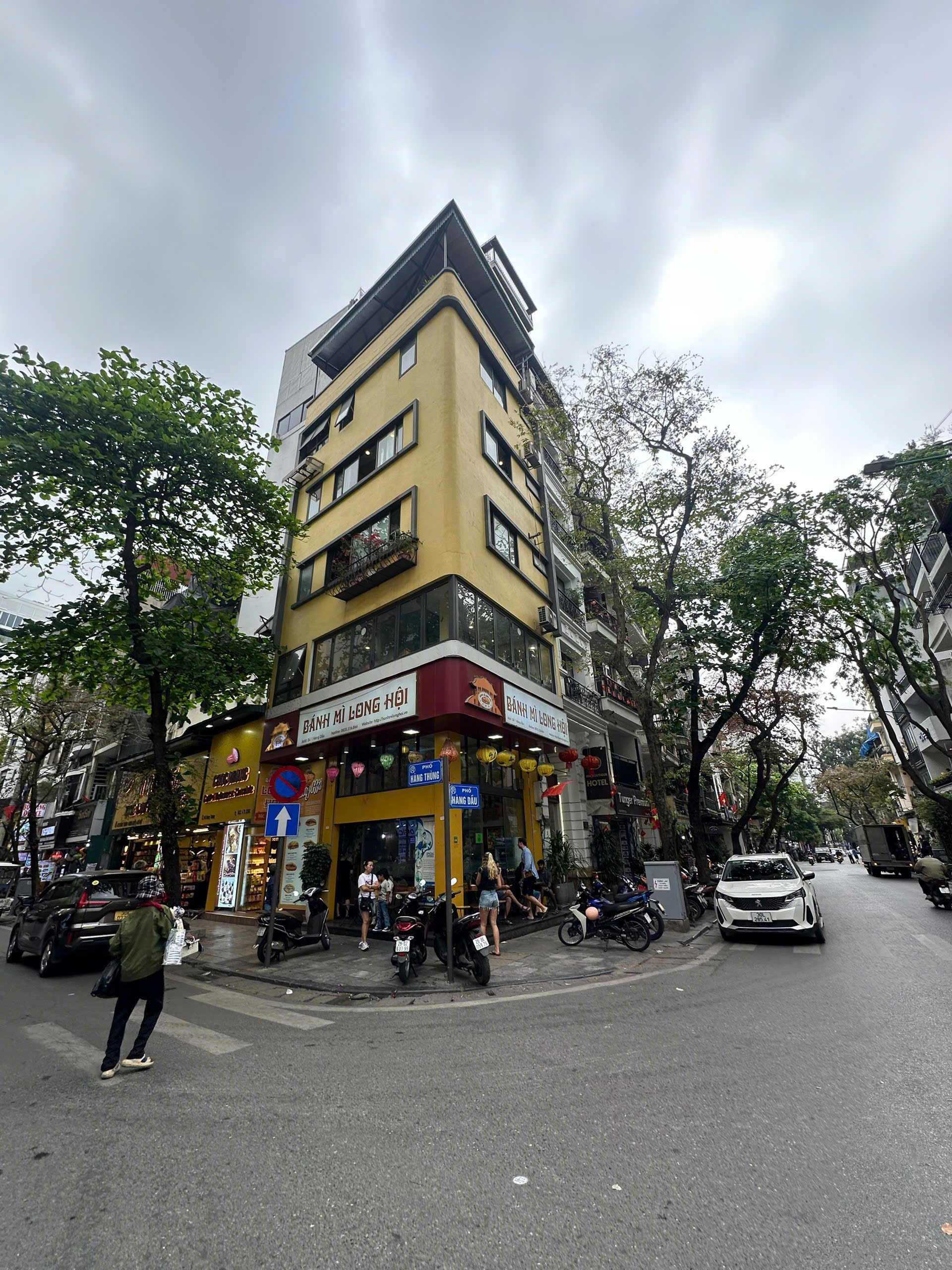 Binhbds cho thuê nhà mặt phố lô góc Hoàn Kiếm DTSD 250m2 38tr/ tháng