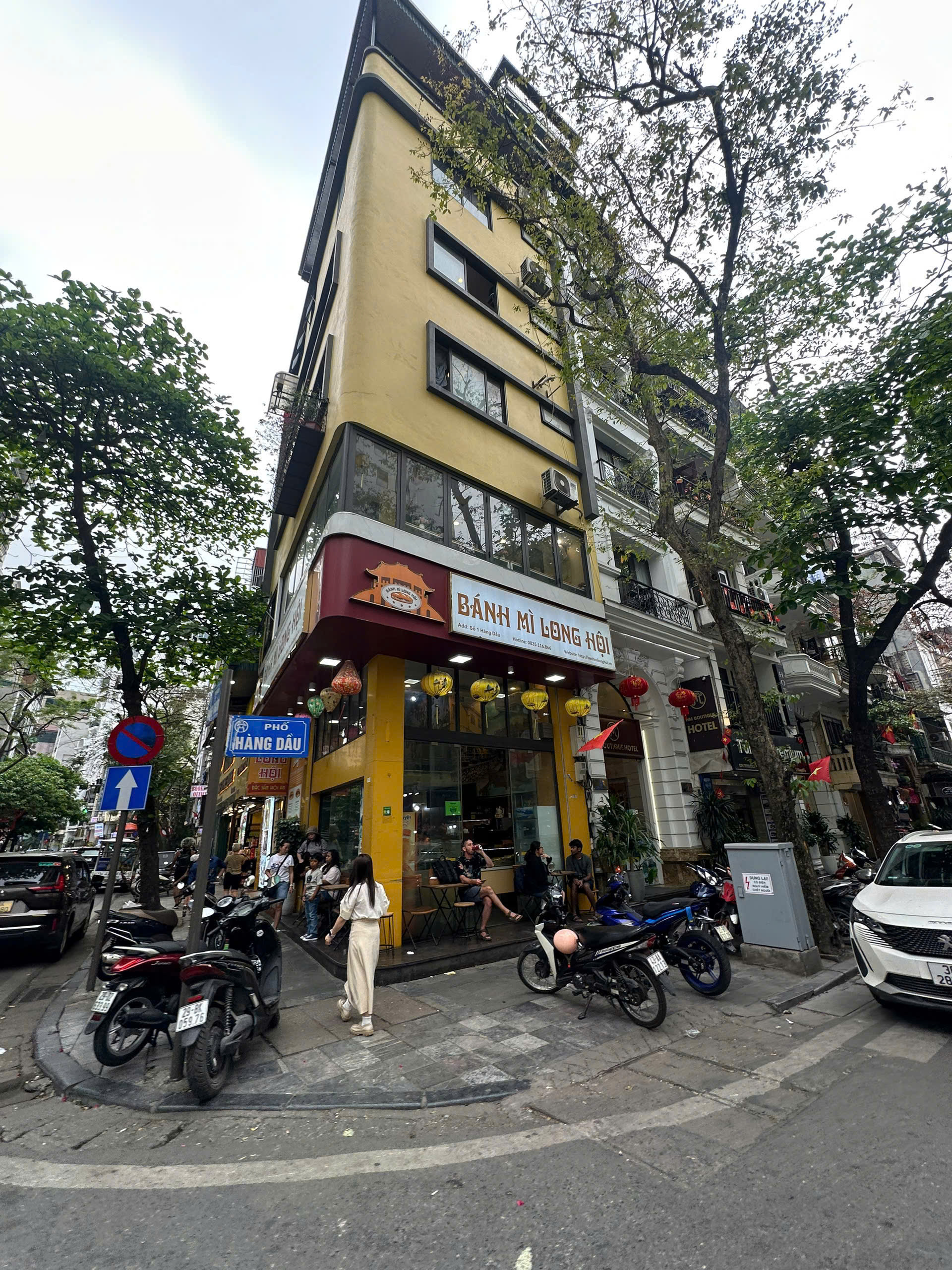 Binhbds cho thuê nhà mặt phố lô góc Hoàn Kiếm DTSD 250m2 38tr/ tháng