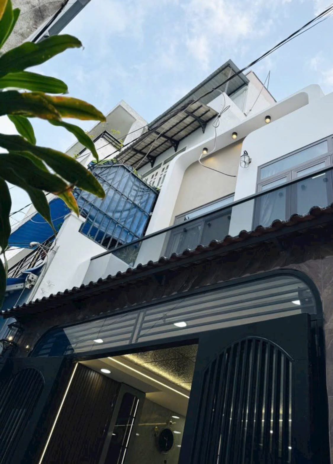 HXH , NHÀ ĐẸP NHƯ TRANH NGANG 5m -,55m2 , NỘI THẤT CAO CẤP NGAY CÔNG VIÊN LÀNG HOA 5 tỷ 