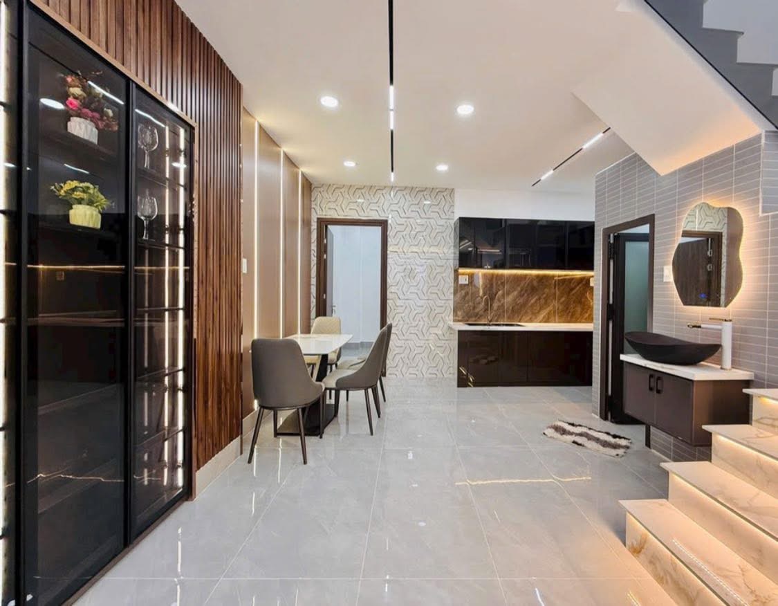 HXH , NHÀ ĐẸP NHƯ TRANH NGANG 5m -,55m2 , NỘI THẤT CAO CẤP NGAY CÔNG VIÊN LÀNG HOA 5 tỷ 