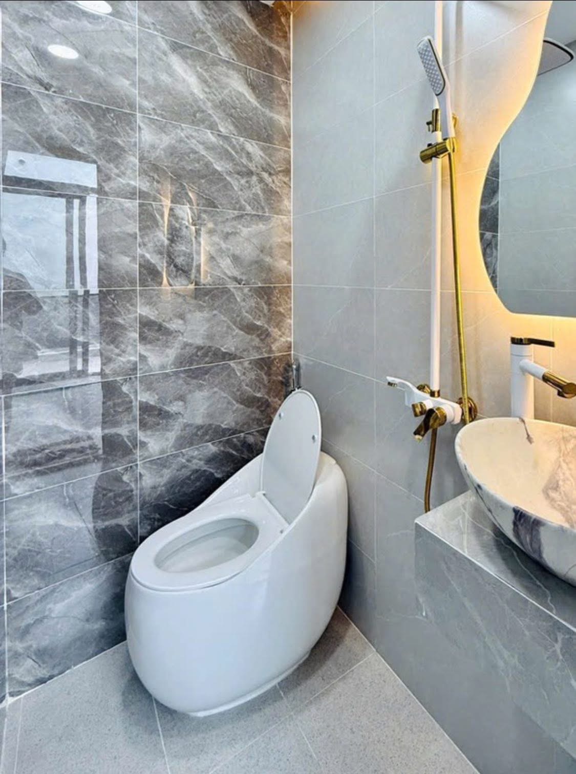 HXH , NHÀ ĐẸP NHƯ TRANH NGANG 5m -,55m2 , NỘI THẤT CAO CẤP NGAY CÔNG VIÊN LÀNG HOA 5 tỷ 