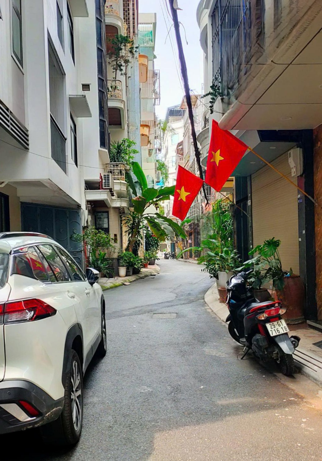 Phân lô, Nguyên Hồng, Đống Đa ô tô tránh 66m2 x 4 tầng, MT 5,5m, giá 28,5 tỷ