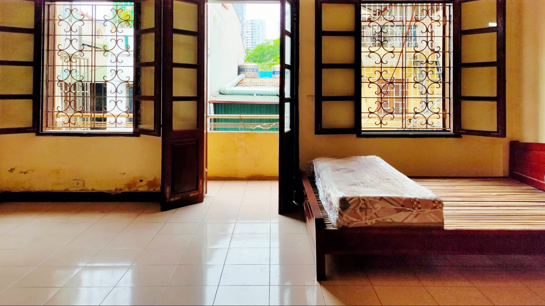 Phân lô, Nguyên Hồng, Đống Đa ô tô tránh 66m2 x 4 tầng, MT 5,5m, giá 28,5 tỷ